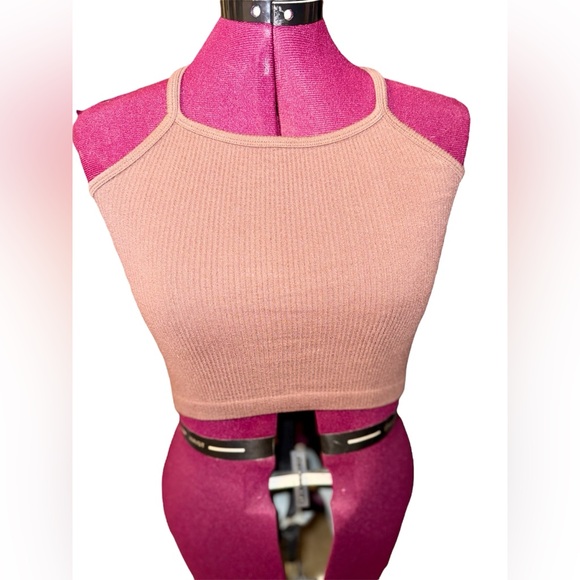 Aura size S/M super cute ribbed knit crop top!! - Picture 5 of 10